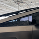 Imagen para el artículo titulado El último prototipo del Cybertruck de Tesla se ve aún peor de cerca